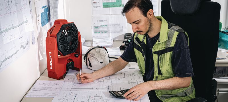 KCF 4-22 juhtmevaba töökoha ventilaator Võimas töökoha ventilaator kogu päeva kestva aku kasutusaja, pöördpea ja riputuskonksudega tööalade jahutuseks ja ventilatsiooniks (Nuroni akuplatvorm) Rakendused 1